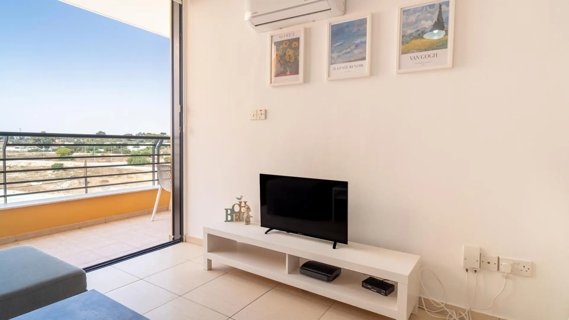 Mirabella Mackenzie 1 Bedroom Flat Near The Sea Lárnaca